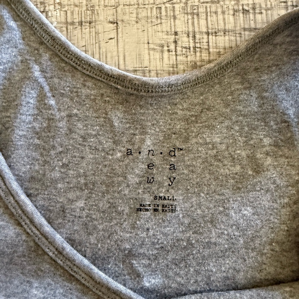 A new day Simple Gray Sleeveless Cotton Tank Top Size Small - Picture 3 of 9